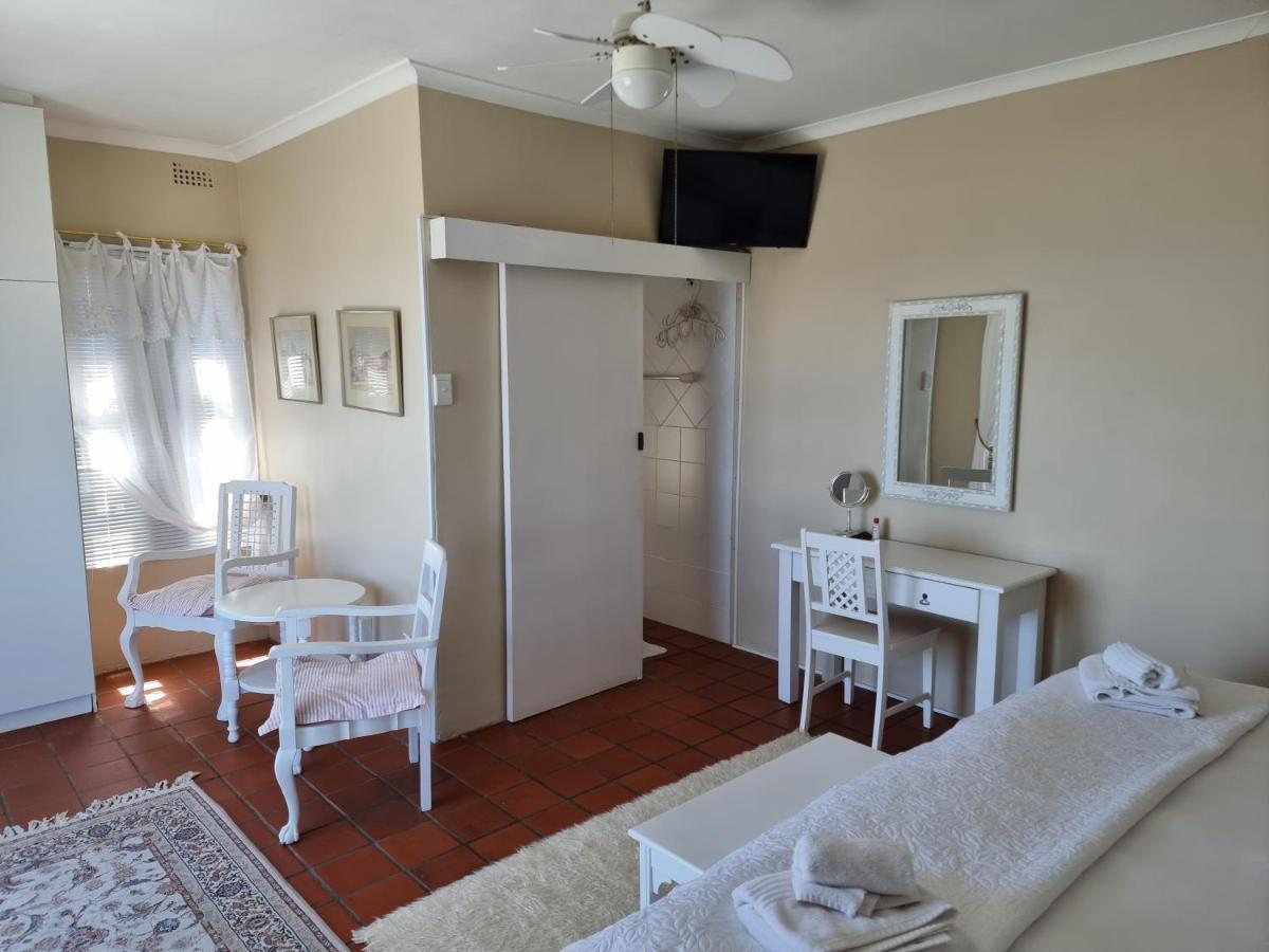 The Bay Lodge Gansbaai Exterior foto